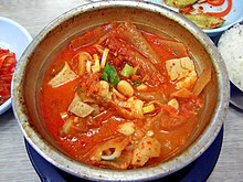 Korean_stew-Kimchi_jjigae-05.jpg