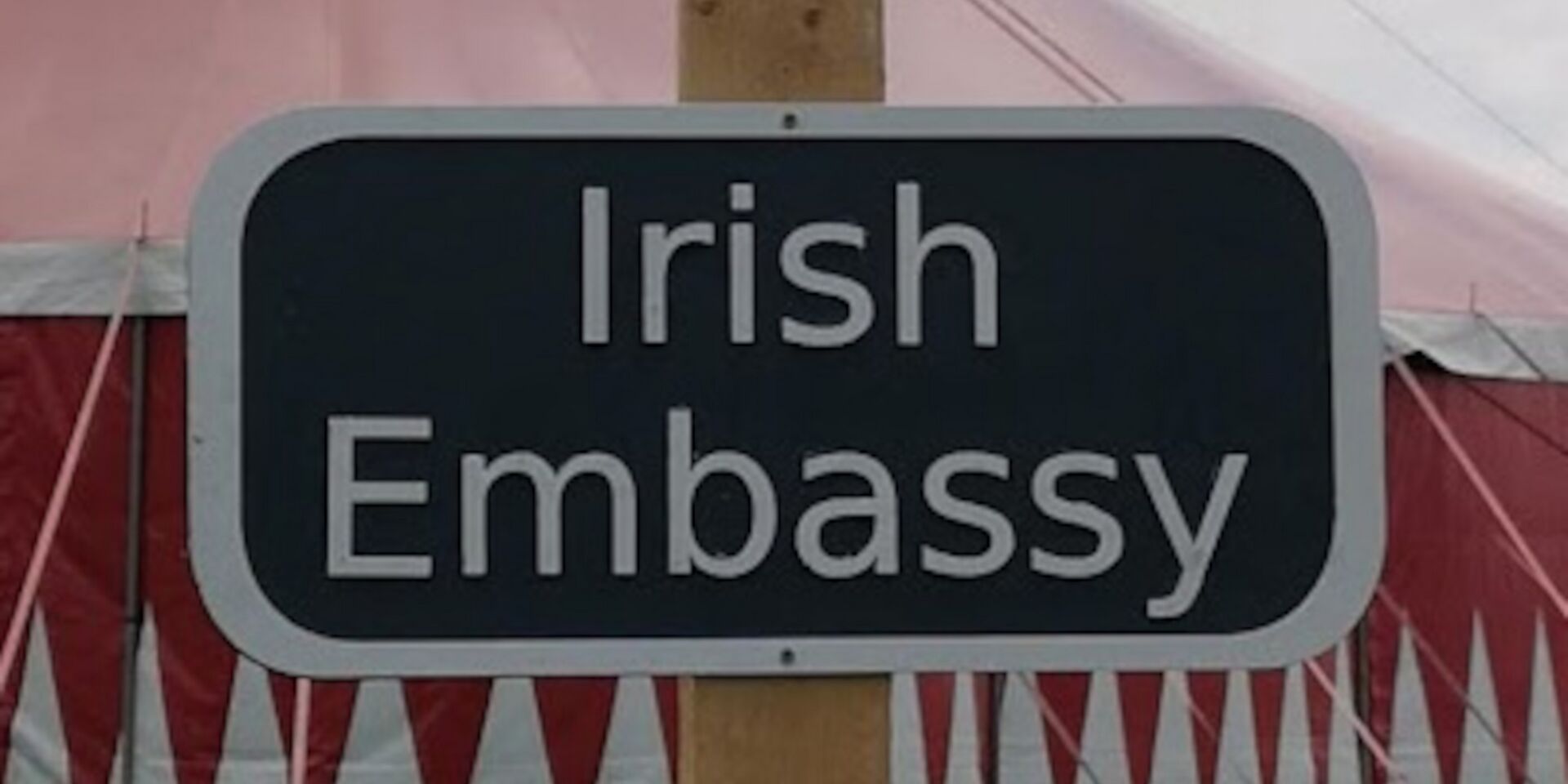 240c0369-69cb-4974-ab97-36b64e65d978/banner/1920px-Village-Irish_Embassy.jpeg