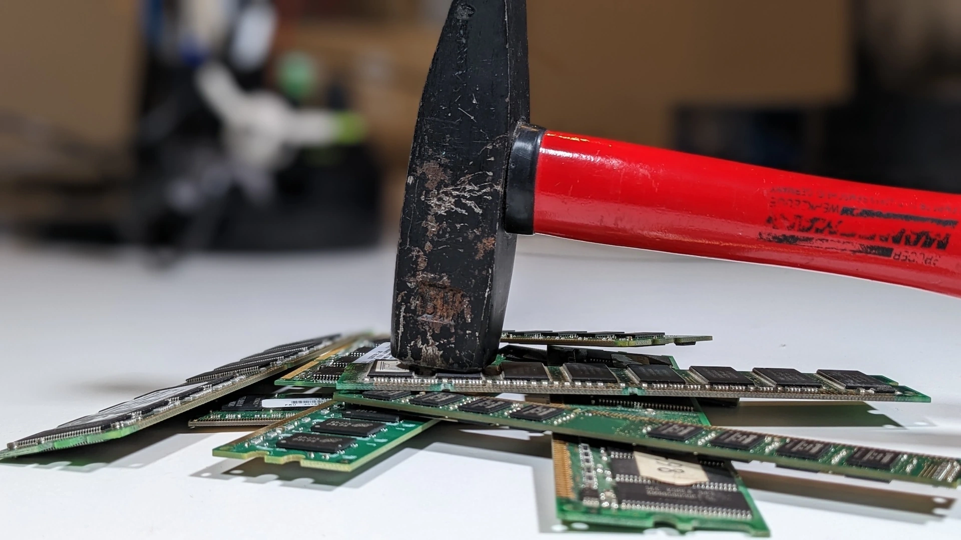 Fahrplan__event__banner_image_alt Rowhammer in the Wild: Large-Scale Insights from FlippyR.AM