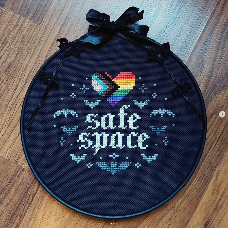 Fahrplan__event__banner_image_alt Persist, resist, stitch