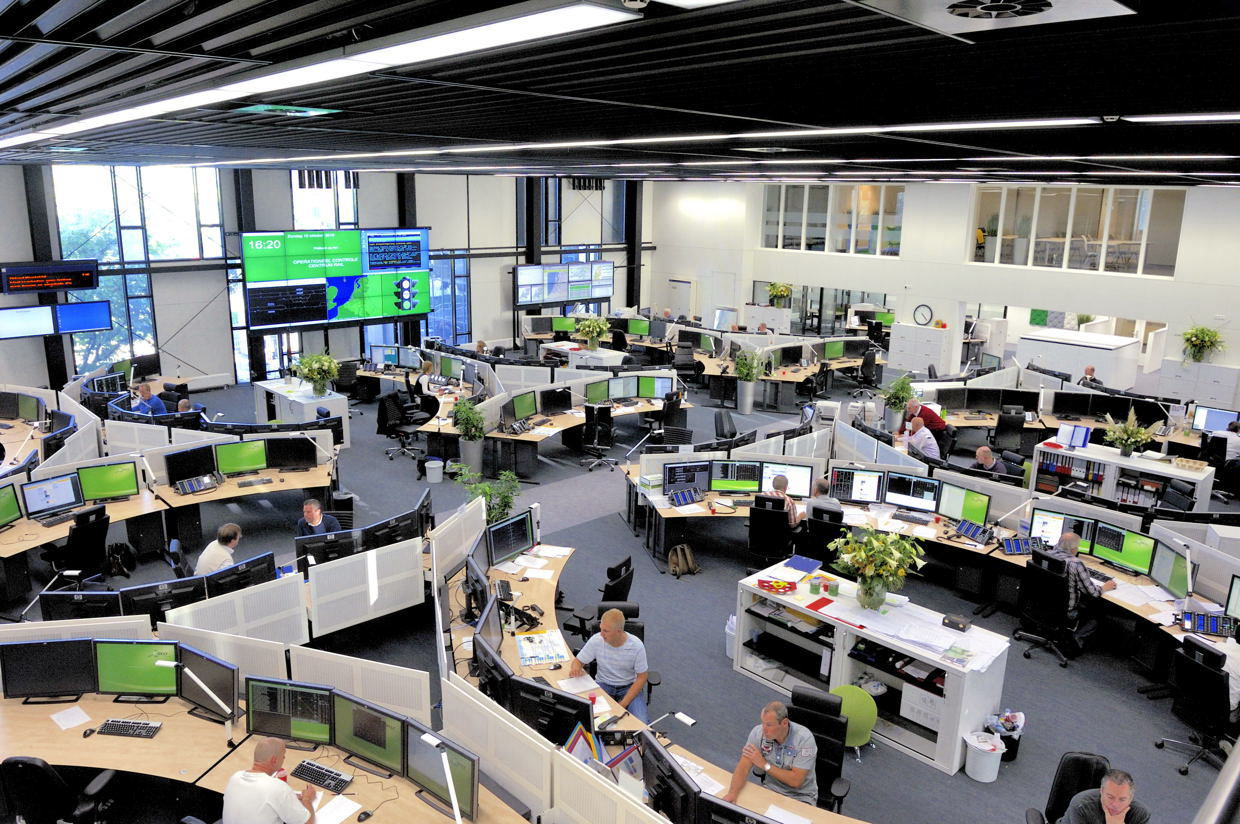 Fahrplan__event__banner_image_alt Human microservices at the Dutch Railways: modern architecture, ancient hardware?